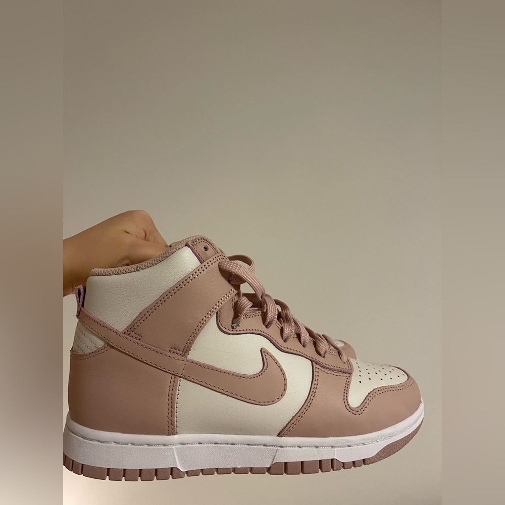 Nike women’s dunks pink Oxford size 8 brand new unworn